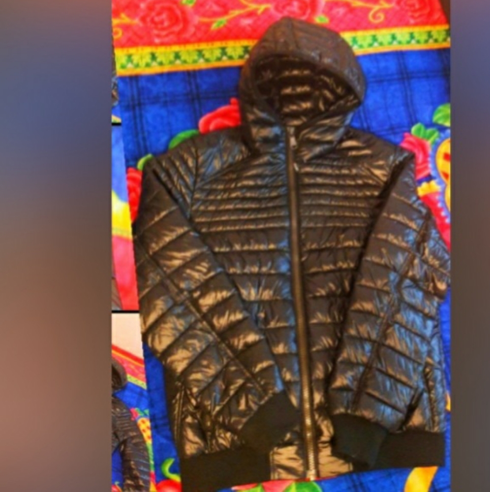 Brand new jacket never worn before 🧊🥶  Condition 10/10😈